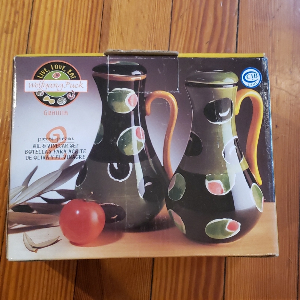 NEW  Wolfgang Puck oil and vinegar set